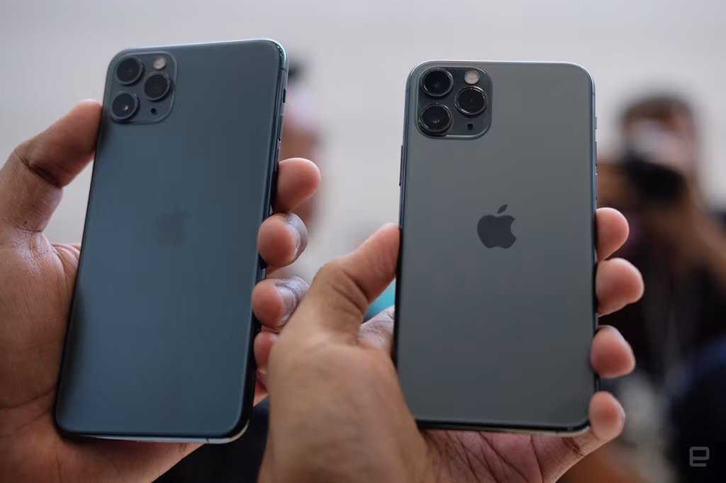 Cuối cùng, iPhone 11 Pro có giá bán từ 999 USD, iPhone 11 Pro Max có giá từ 1.199 USD. Người dùng có thể đặt trước sản phẩm từ ngày 13/9. Sản phẩm chính thức lên kệ ngày 20/9.
