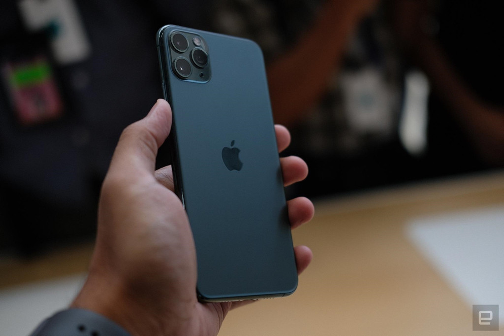 Theo Tim Cook, CEO Apple, iPhone 11 Pro được thiết kế hướng tới người dùng đòi hỏi cao về các cải tiến công nghệ. Hai sản phẩm cao cấp của Apple sẽ được bổ sung thêm màu xanh lá đậm, bên cạnh ba màu vàng, đen, bạc cơ bản.