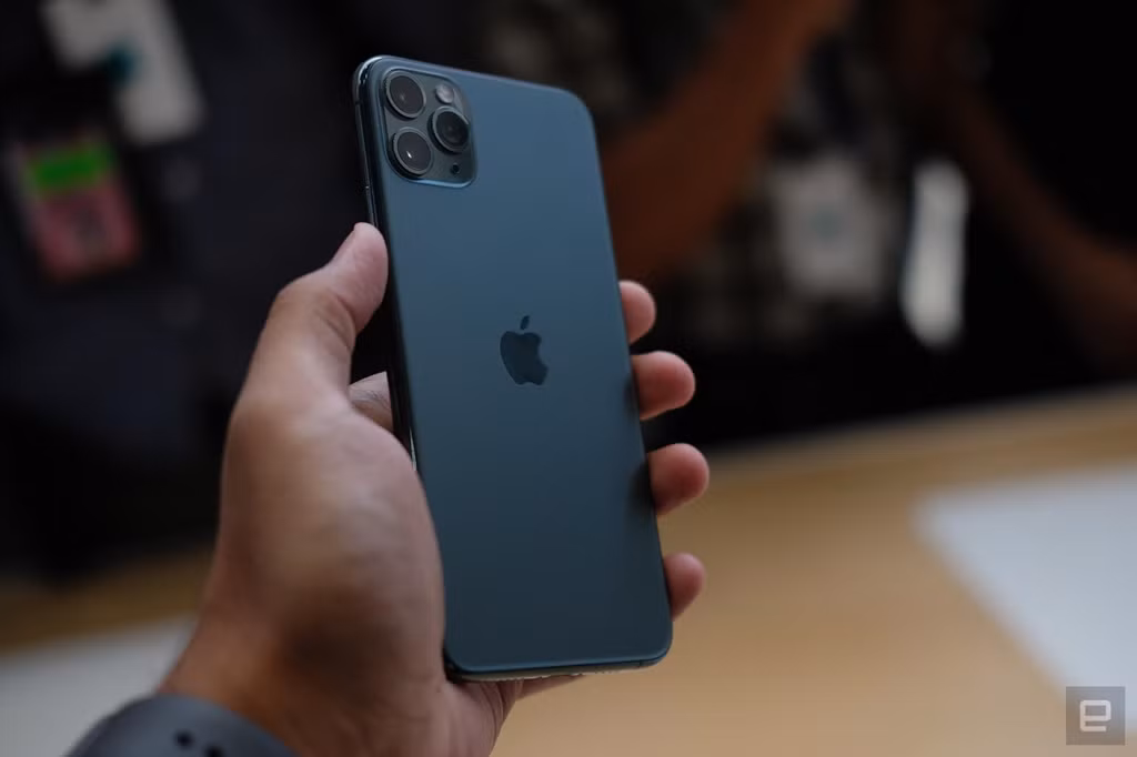 Theo Tim Cook, CEO Apple, iPhone 11 Pro được thiết kế hướng tới người dùng đòi hỏi cao về các cải tiến công nghệ. Hai sản phẩm cao cấp của Apple sẽ được bổ sung thêm màu xanh lá đậm, bên cạnh ba màu vàng, đen, bạc cơ bản.