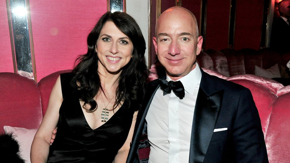 Thông tin tỷ phú giàu nhất thế giới Jeff Bezos và vợ MacKenzie Bezos ly hôn khiến nhiều người không khỏi ngạc nhiên và tiếc nuối. Ảnh: Getty Images.