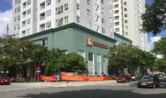 Chung cư số 6 Nguyễn Du - DaNang Plaza (do Công ty CP Đầu tư phát triển nhà Đà Nẵng làm chủ đầu tư) gồm 2 toà tháp 18 tầng, được xây dựng từ năm 2005-2010. Ảnh: Baophapluat.