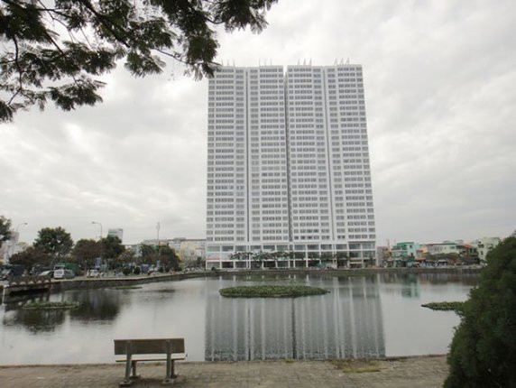 Chung cư HAGL Lakeview (quận Thanh Khê) được khởi công xây dựng trên diện tích 5.510m2 từ tháng 04/2009 và đi vào hoạt động 15/11/2012 với 456 căn hộ. Ảnh: Batdongsan.
