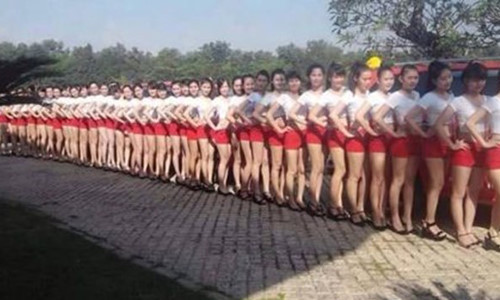 Sau đó họ còn tổ chức một cuộc thi tuyển quy mô lớn trên phạm vi cả nước, chia làm nhiều vòng khác nhau để sàng lọc kỹ lưỡng, đảm bảo đáp ứng đủ mọi tiêu chí ông Zhang đã đưa ra.