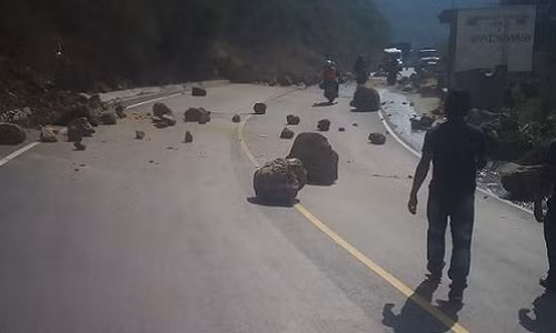 Dong dat manh tai Nam Mexico, hang nghin nguoi so tan