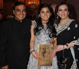 Isha Ambani nằm trong ban giám độc của Reliance Jio và Reliance Retail. Năm 2015, Isha được đánh giá là một trong những nữ doanh nhân quyền lực trong tương lai ở châu Á. Ảnh: Gossipgist.