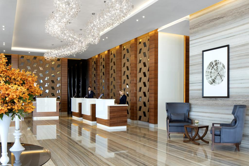 Sảnh đón khách rộng rãi, trang trí cầu kỳ. Ảnh: Booking.