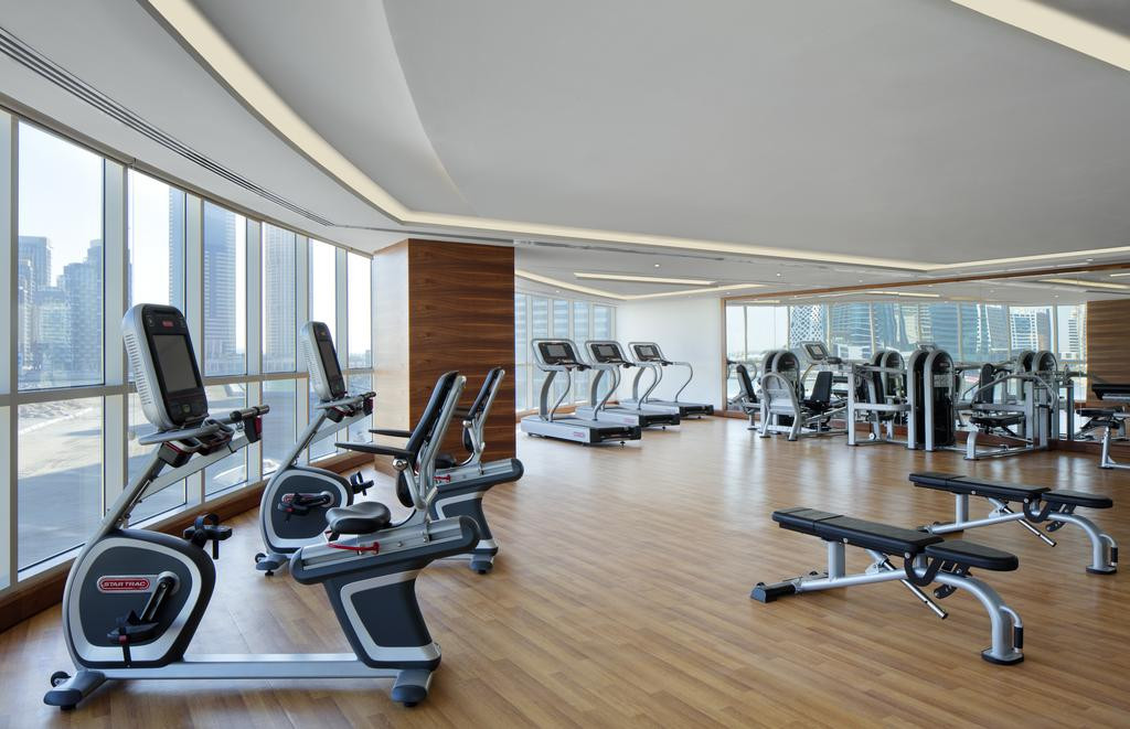 Phòng tập gym đầy đủ máy móc trong khách sạn hạng sang. Ảnh: Booking.