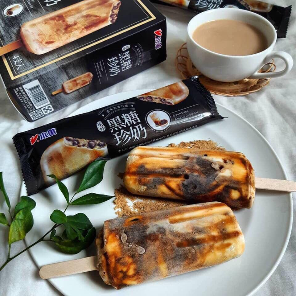 Theo người bán, kem trân châu đường đen có xuất xứ từ Đài Loan. Loại kem này xuất hiện và gây sốt ở Đài Loan hồi đầu tháng 4. Ảnh: FB Lê Thanh Hằng.