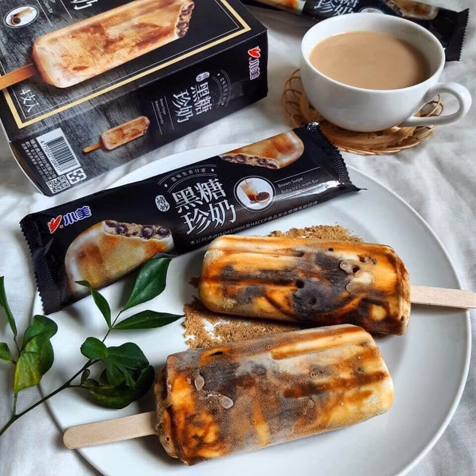 Theo người bán, kem trân châu đường đen có xuất xứ từ Đài Loan. Loại kem này xuất hiện và gây sốt ở Đài Loan hồi đầu tháng 4. Ảnh: FB Lê Thanh Hằng.