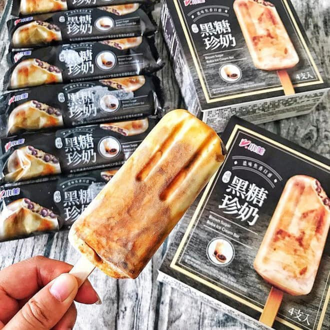 Mùa hè đến, nhiều chị em văn phòng lại tò mò với loại kem trân châu đường đen đang được rao bán rầm rộ. Ảnh: FB Lê Thanh Hằng.