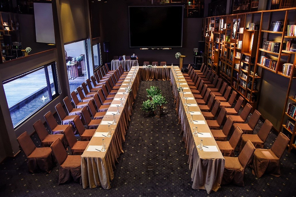 Sảnh tiệc - nơi sẽ diễn ra đám cưới của thiếu gia Cường Đôla - Đàm Thu Trang cực kì rộng, trần cao nên không gian rất thoáng và có thể thoải mái trang trí theo yêu cầu của khách.