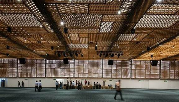 Không gian đa chức năng trong nhà và ngoài trời lên tới gần 10.000m2. Được biết, PQC Convention được thành lập vào năm 2011, ban đầu có tên là CTCP PQC Hospitality do ông Bùi Trọng Bình làm Tổng Giám đốc kiêm người đại diện theo pháp luật. Công ty đăng ký trụ sở chính trùng với địa điểm của Trung tâm hội nghị White Palace.