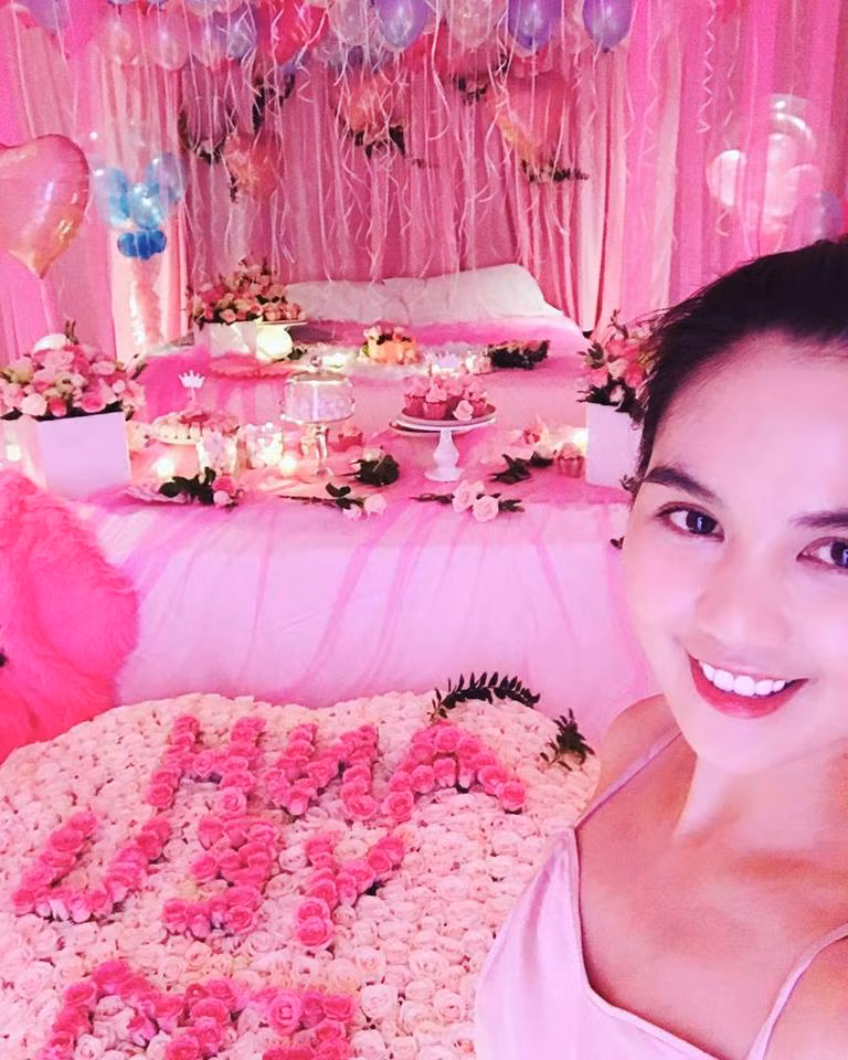 Trong dịp sinh nhật lần thứ 29, Ngọc Trinh đã tự tay tặng mình những món đồ hiệu đắt giá với tổng chi phí hơn 4 tỷ đồng. Ảnh: FB Ngoc Trinh.