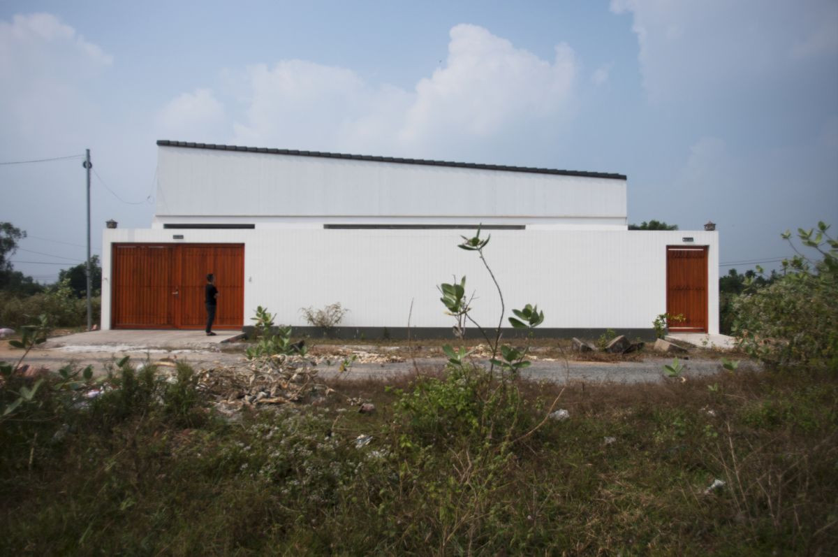 Lối vào được che bằng một bức tường để tạo sự riêng tư.