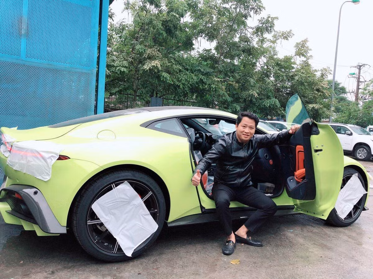 Dai gia Hoang Kim Khanh lai choi troi trung dan sieu xe “chang giong ai”