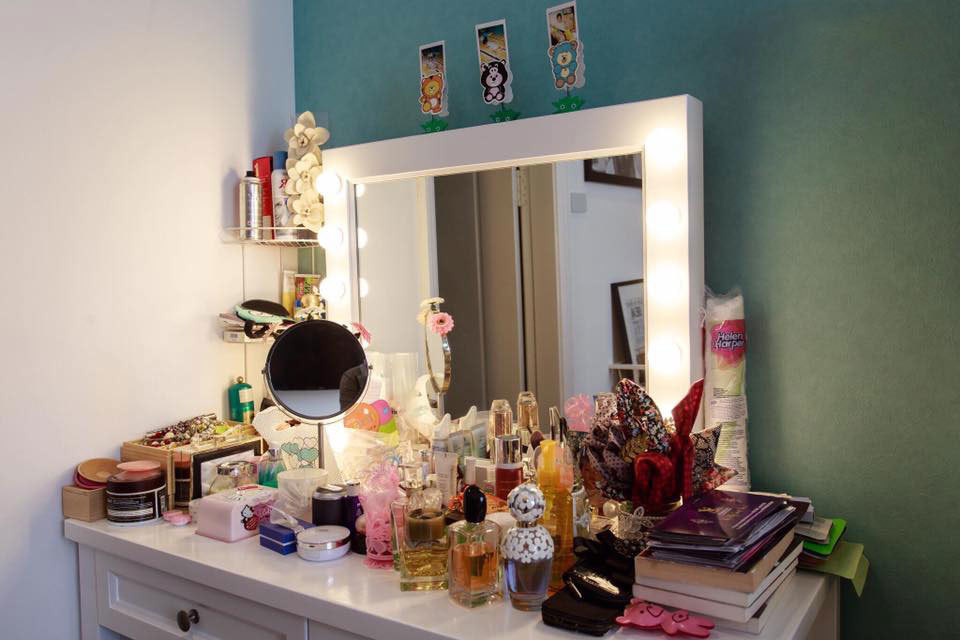 Góc riêng dành cho trang điểm và dưỡng da của người đẹp.