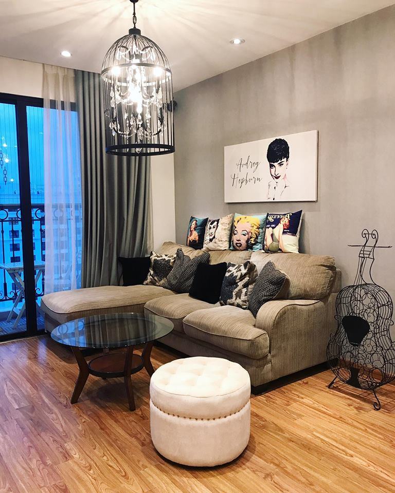 Yêu thích phong cách vintage, Phan Hoàng Thu lựa chọn màu đen - trắng chủ đạo cho căn nhà.