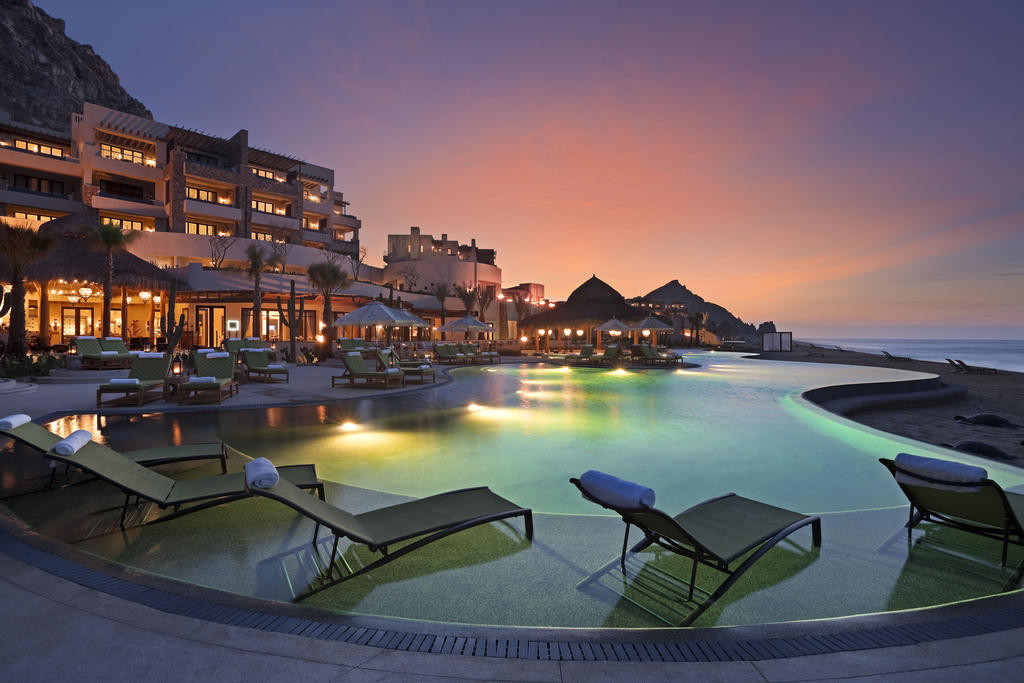 Điểm đặc biệt trong mỗi phòng tại The Resort at Pedregal (Mexico) là đều có hồ bơi riêng. Tại đây, khách còn cơ hội ngắm cảnh đẹp của đại dương mênh mông.