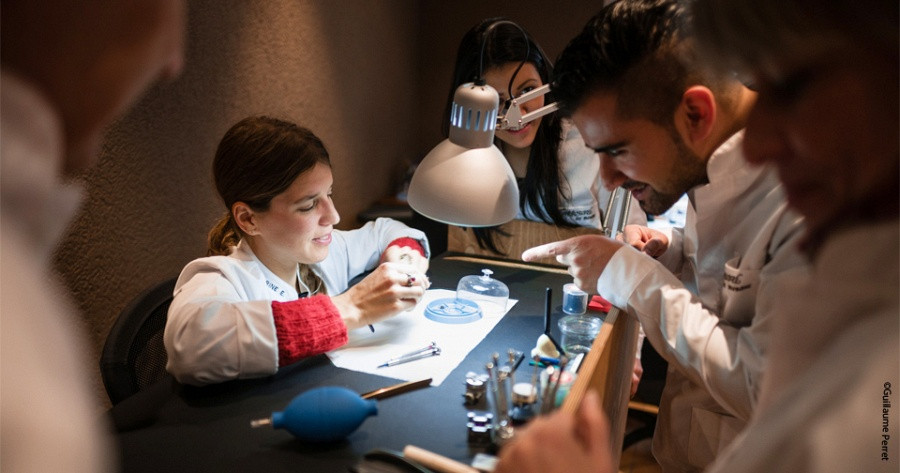 Một số công ty đồng hồ ở La Chaux-de-Fonds mang tên hộ gia đình như Girard-Perregaux, Ebel, Montremo, Cronal...Ảnh: Tourisme.