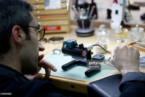 Bắt đầu từ thế kỷ 17, người dân ở La Chaux de Fonds đã gắn bó với ngành sản xuất đồng hồ. Ảnh: Getty Imgae.