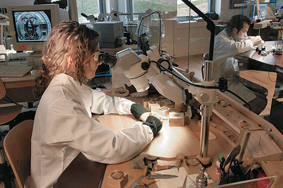 Các mẫu đồng hồ đều được làm thủ công, chính xác và tinh xảo. Ảnh: Watchtime.