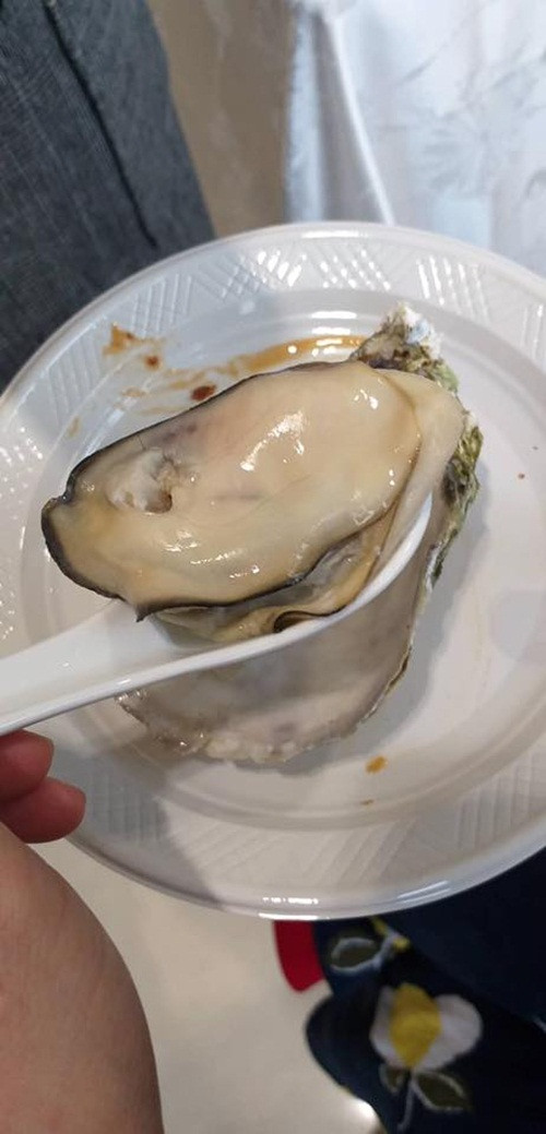 Thêm nữa, hàu Nhật có vị rất ngọt, kèm với vị mặn cao hơn bình thường tạo nên hương vị hài hòa. Ảnh: Oanhtraicay.