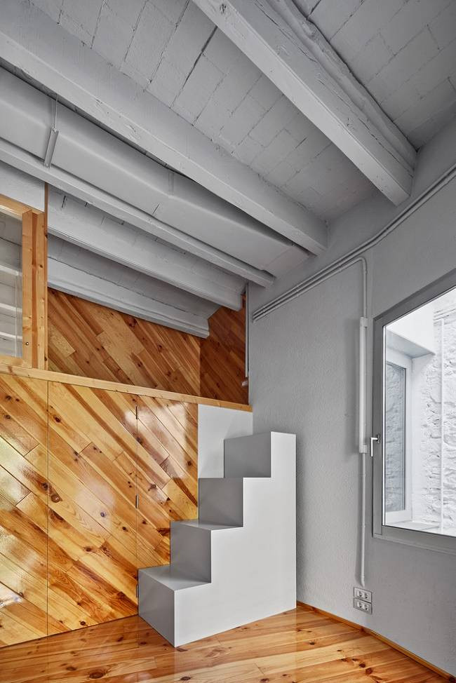 Màu gỗ ấm áp đan xen như một điểm nhấn đặc biệt của căn nhà. 