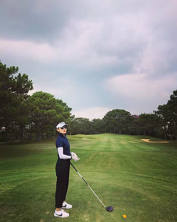 Nu ca si “luoi” nhat showbiz gay bat ngo voi cuoc song sang chanh