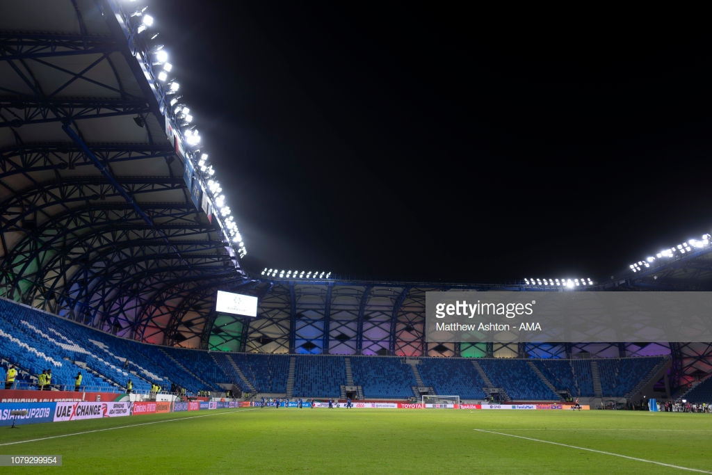 Ban đầu, sân được xây dựng theo hình bầu dục. Sau đó, sân được sửa thành hình chữ nhật để phù hợp với bóng đá. Ảnh: Getty Images.