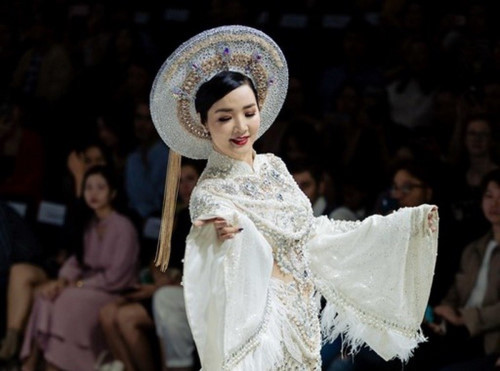 Bước chân vào showbiz, Hoa hậu Giáng My còn thể hiện tài năng trong vai trò người mẫu ảnh, diễn viên.