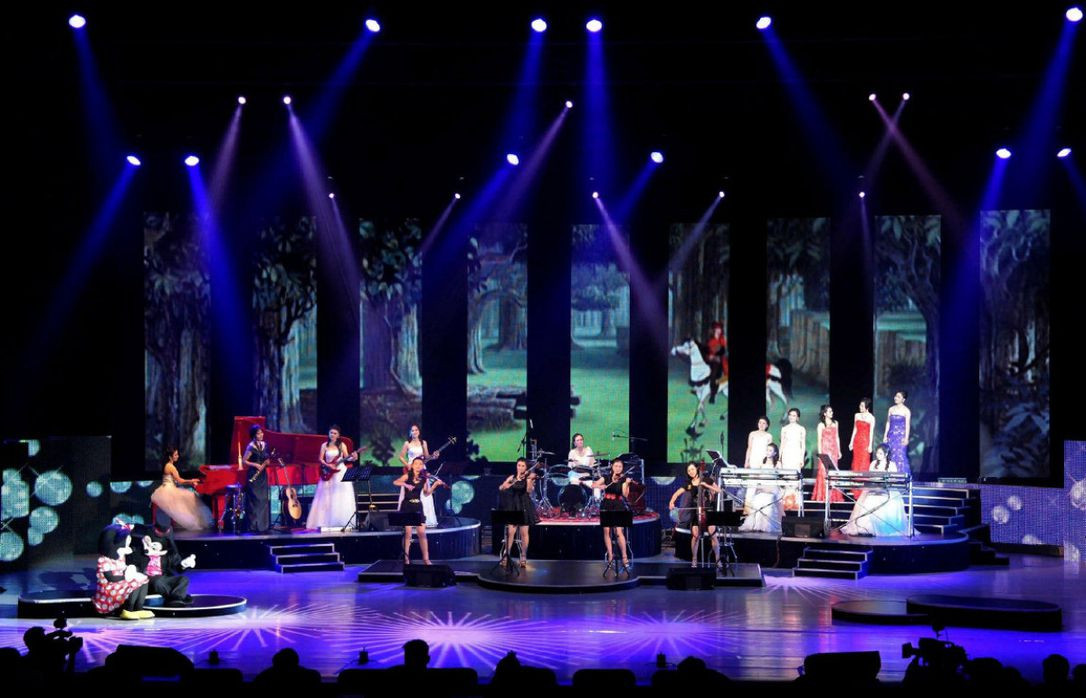 Tại đây, các chàng trai, cô gái có thể tập thể hình hoặc yoga, xem phim hoạt hình Disney chiếu trên màn hình rộng.