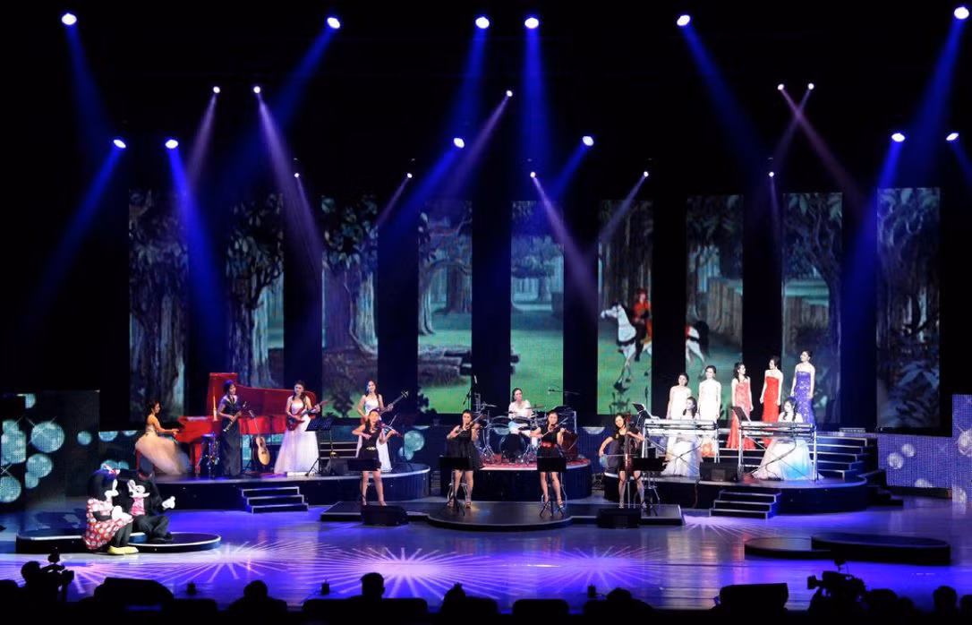 Tại đây, các chàng trai, cô gái có thể tập thể hình hoặc yoga, xem phim hoạt hình Disney chiếu trên màn hình rộng.