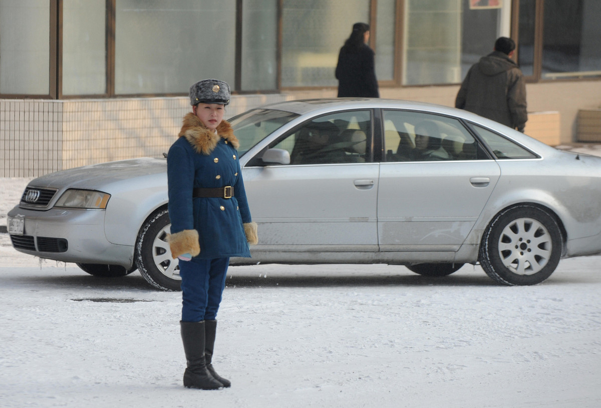 Một chiếc xe hạng sang của Audi xuất hiện trên phố ở Triều Tiên, chắc chắn của giới đại gia.