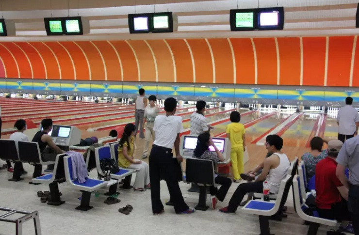 Khu giải trí gần khu chơi bowling ở trung tâm Bình Nhưỡng thu hút các "cậu ấm cô chiêu" Triều Tiên.