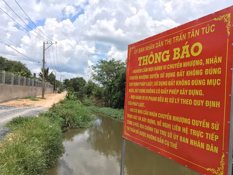 Ngoai lum xum An Lac Riverside, chu dau tu An Lac Tan con dinh day 