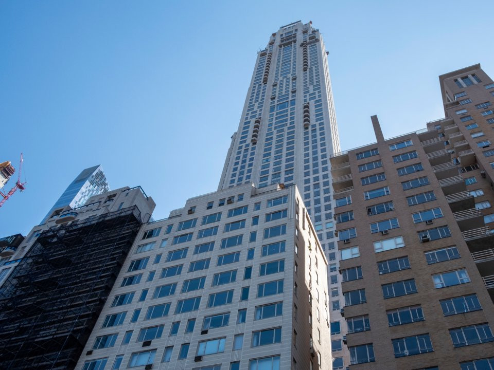  Căn hộ trên tầng 87 của tòa tháp One57 (New York) được rao bán với giá 58,5 triệu USD. Đây là căn hộ thương mại đắt nhất của tòa nhà.