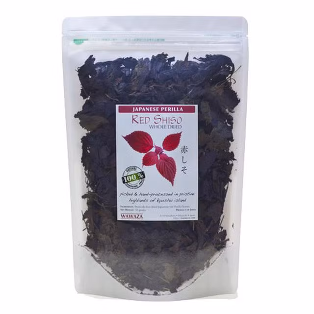 Một gói lá tía tô sấy như trên được bán giá 16 USD, tương đương 363.000 đồng. Ảnh: Giadinhxahoi. Video: Người Việt ở Nhật mua lá chuối 500.000 đồng. Nguồn: VTC14.