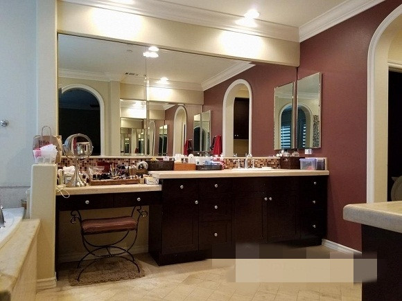 Không gian phòng tắm hiện đại như trong khách sạn cao cấp. Ảnh: Ngoisao.vn