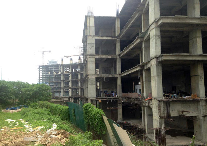 Usilk City là dự án do Công ty Cổ phần Sông Đà Thăng Long làm chủ đầu tư, nằm ngay trên tuyền đường Lê Văn Lương kéo dài và được khởi công từ năm 2008, gồm 9 khối nhà chung cư cao tầng với 2.800 căn hộ chung cư cao cấp, cùng hàng loạt hệ thống công trình dịch vụ công cộng, tiện ích và hiện đại với tổng số vốn đầu tư lên đến 10.000 tỷ đồng.