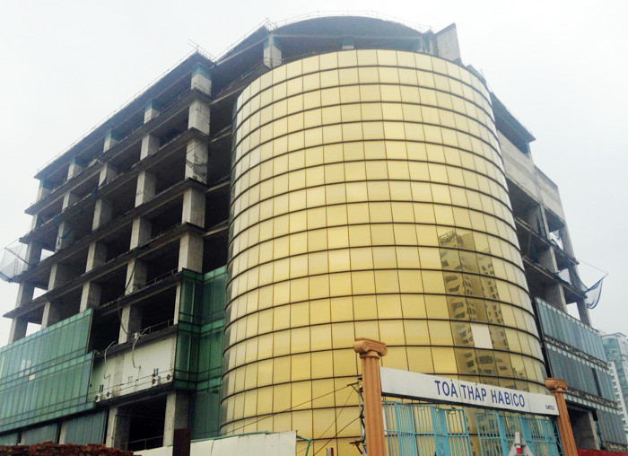 Toàn bộ dự án vẫn đang bị bỏ hoang, công trường không có hoạt động thi công. Các thiết bị thi công hầu như không còn hoặc không hoạt động.