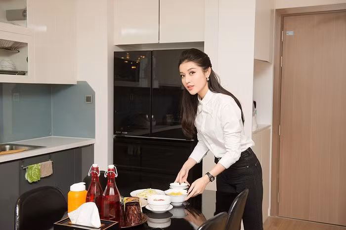 Phòng bếp nhỏ nhưng tiện nghi. Ảnh: Tiền phong.