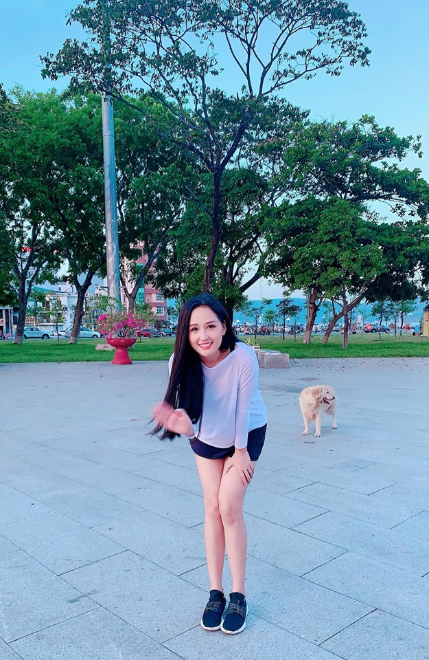 Cô cho biết: "Tôi rất ngại khi phải nghĩ xem nên tiêu tiền như thế nào. Bây giờ mới tích lũy được một tí tiền, chưa giàu mà tôi đã thấy mệt lắm rồi".