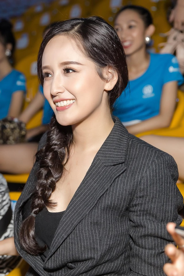 Người đẹp còn khẳng định sẽ “ôm hàng” đến khi đạt mốc trên 80.000 đồng/cổ phiếu. Trong khi đó, nhiều nhà đầu tư khác đã chốt lãi tại “ga” hơn 60.000 đồng.