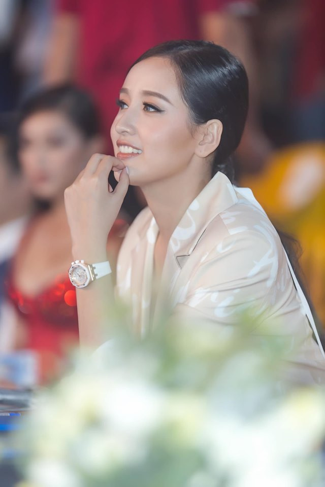 Trước đó, Mai Phương Thúy từng thể hiện tài đầu tư tài chính của mình bằng việc mua vào cổ phiếu VCB ở thời điểm giá 40.000-50.000 đồng.