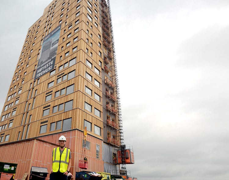 Toàn bộ mặt tiền tòa nhà được làm bằng gỗ. Ảnh: Streambim.