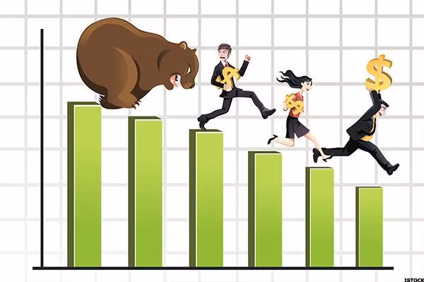 Tuy nhiên, lo ngại vụ cháy sẽ ảnh hưởng nặng nề đến hoạt động kinh doanh của Rạng Đông, trong phiên giao dịch sáng 29/8 trên sàn HOSE, cổ phiếu RAL bị bán tháo ngay đầu phiên, giảm sàn xuống chỉ còn 81.900 đồng/cổ phiếu. Ảnh: Nhadautu.