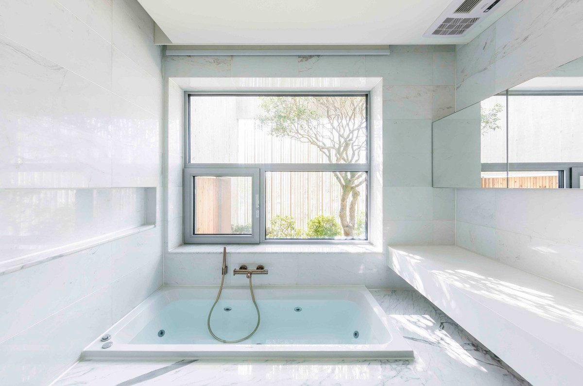  Nhà tắm với thiết kế mở hiện đại. Nguồn ảnh: Archdaily.