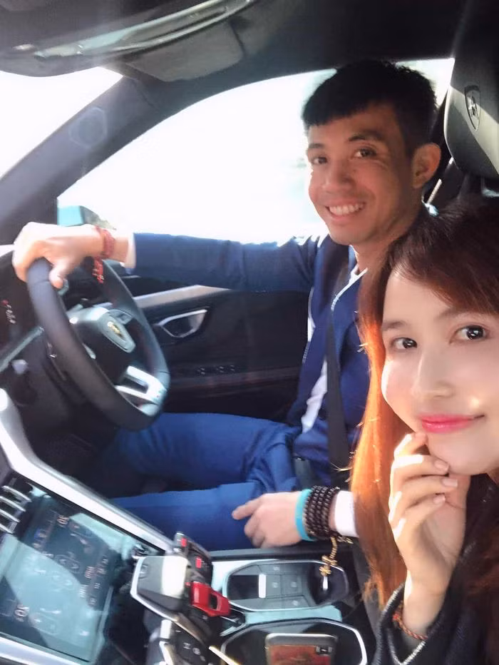 Sau khi chia tay người vợ đầu tiên, Minh Nhựa kết hôn với Mina Phạm. Cả hai có với nhau 2 người con 1 trai 1 gái.