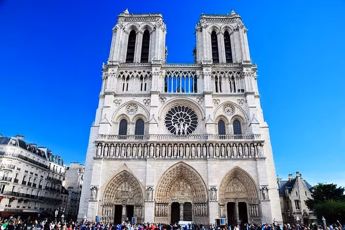 Toan canh khu pho co nhin tu Nha tho Duc Ba Paris