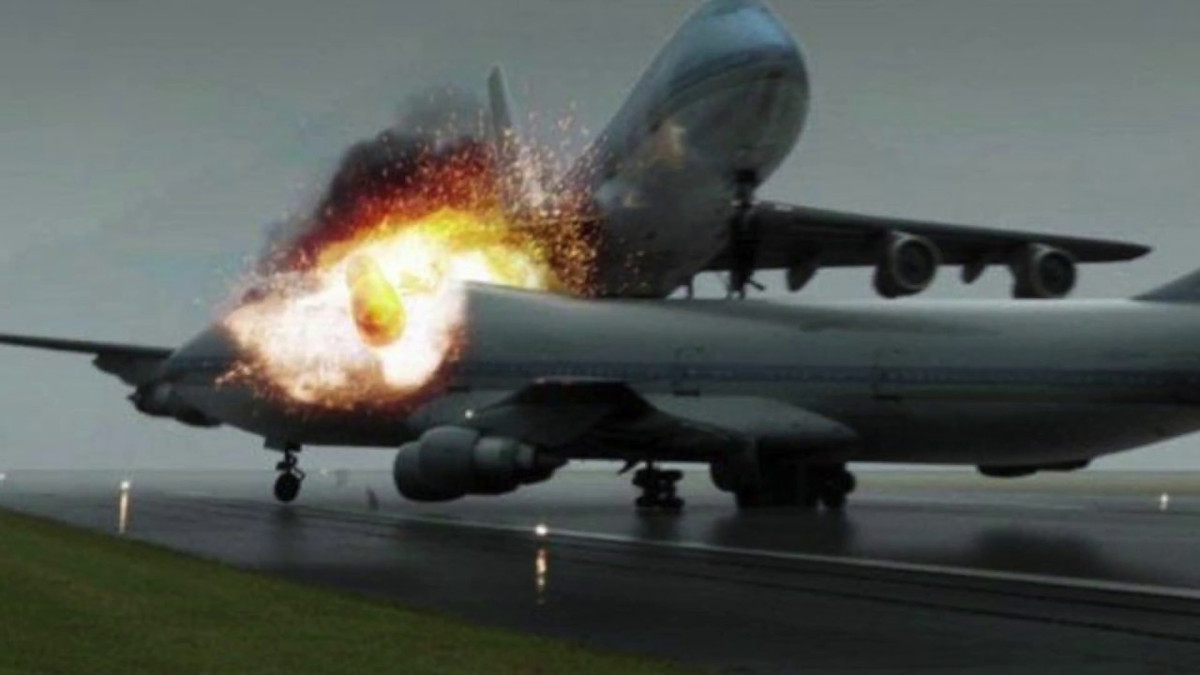 Ngày 27/3/1977, hai chiếc Boeing 747 của hãng hàng không KLM (Hà Lan) và Pan Am (Mỹ) đâm vào nhau trên một đường băng đầy sương mù ở Tenerife, thuộc quần đảo Canary của Tây Ban Nha làm 583 người chết. Ảnh: YouTube.